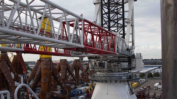 Heavy duty ship crane